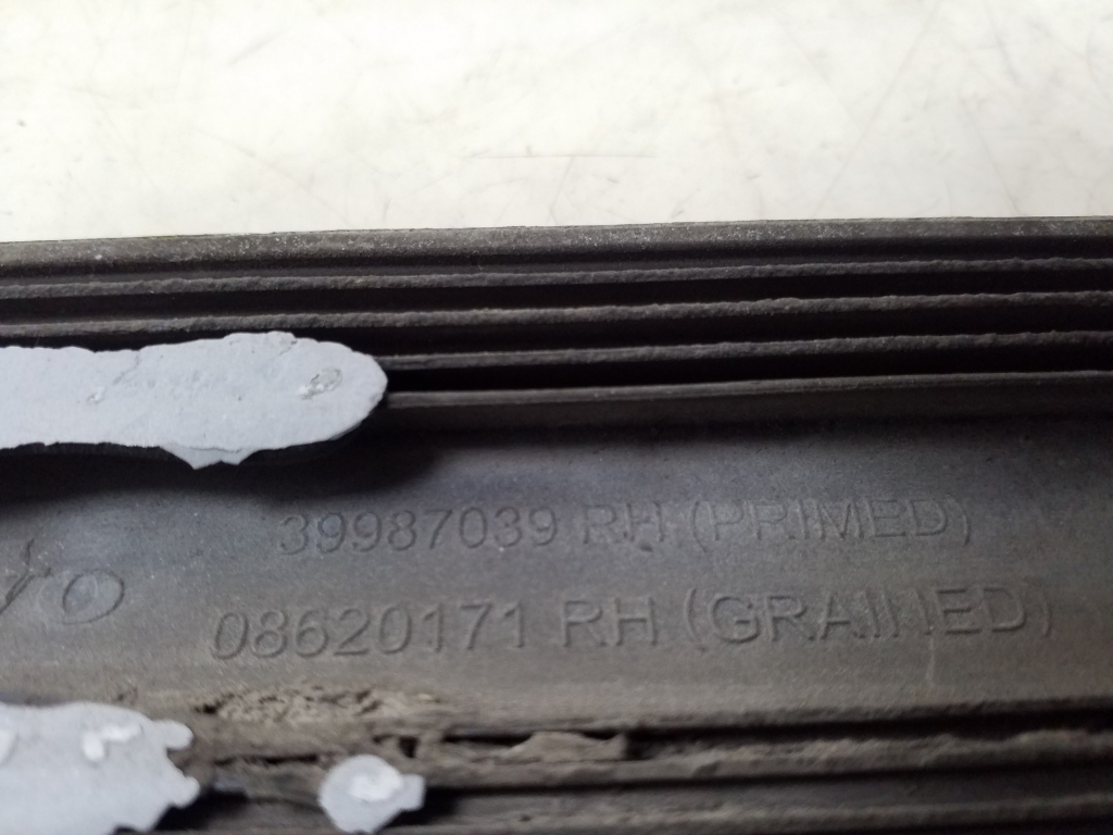 VOLVO V50 1 generation (2003-2012) Right Side Sliding Door Molding 39987039 25071512