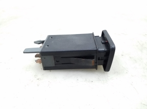 Volkswagen Bora (1998–2005) Hazard light switch 1J0953235C - 2
