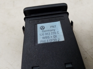 Volkswagen Bora (1998–2005) Hazard light switch 1J0953235C - 3
