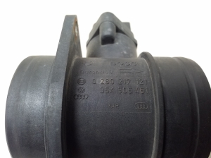 Volkswagen Bora (1998–2005) Luftmassenmesser 06A906461 - 3