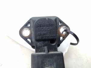 Volkswagen Bora (1998–2005) Vahejahuti andur 038906051 - 5