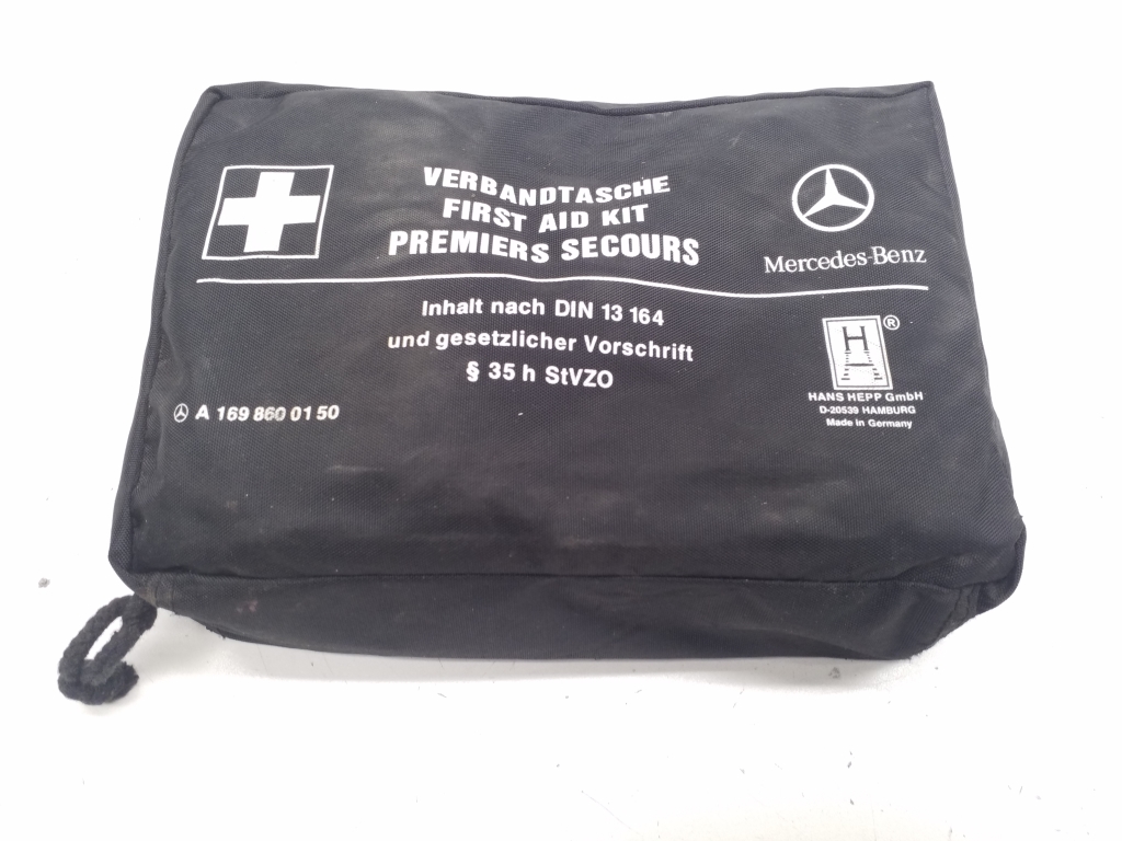 Q 4 86 0020   Genuine Mercedes Benz First Aid Kit