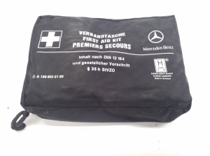   Erste-Hilfe-Kasten  - a1698600150 