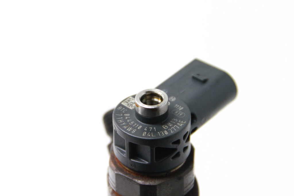 Used Volkswagen Golf Fuel injector 04L130277AE