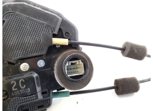 TOYOTA RAV 4 A3 (2005–2012) Rear side door lock 69060-42020 - 3