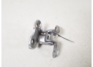 Rear side door upper hinge - 68760-20120