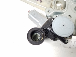 TOYOTA RAV 4 A3 (2005–2012) Aizmugurējo sānu durvju logu pacēlājs un tā detaļas - 2