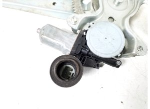 TOYOTA RAV 4 A3 (2005–2012) Aizmugurējo sānu durvju logu pacēlājs un tā detaļas - 2