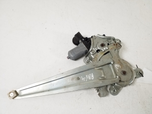 TOYOTA RAV 4 A3 (2005–2012) Aizmugurējo sānu durvju logu pacēlājs un tā detaļas - 3