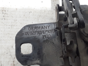 Volkswagen Golf IV (1997–2003) Motora pārsega slēdzene 1J0823509C - 3