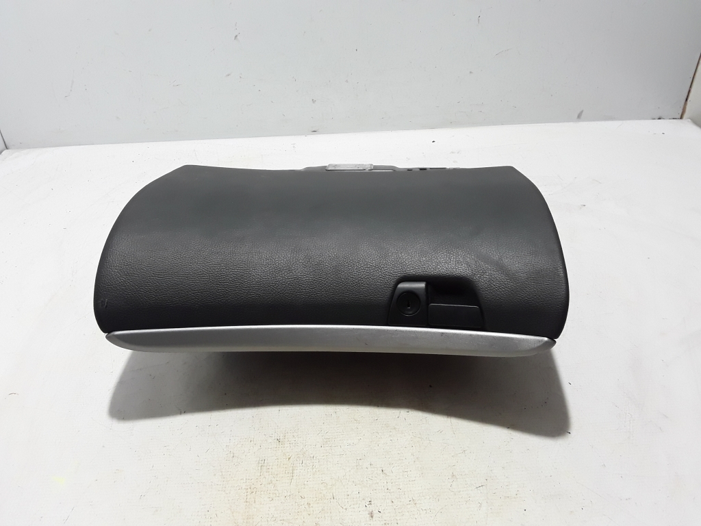 VOLVO S60 1 generation (2000-2009) Boite à gants 8650374 22451500