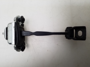 Rear side door opening limiter - 1Z0839249