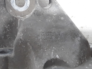  Engine holder 