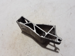  Engine holder 