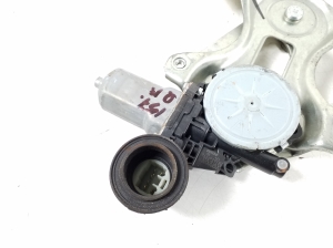 LEXUS IS (2005–2013) Priekšējo durvju logu pacēlājs un tā daļas - 3