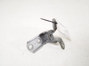 Rear side door lower hinge - 68770-52031