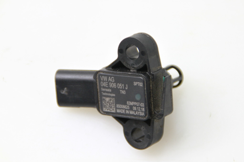 Used Volkswagen Golf Intercooler radiator sensor 04E906051J