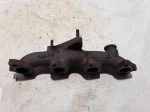  Exhaust manifold 