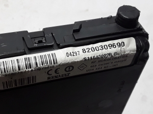 RENAULT Scenic (2003–2010) UCH-Steuergerät 8200309690 - 2