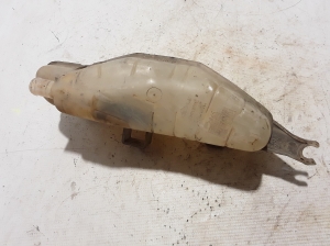 RENAULT Clio III (2005–2012) Coolant reservoir 7701477290 - 3