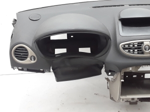 RENAULT Clio III (2005–2012) Tableau de bord 8200670177 - 2