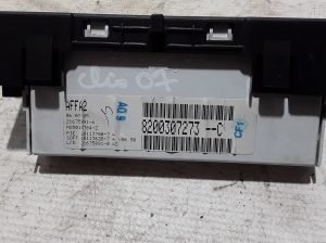 RENAULT Clio III (2005–2012) Screen 8200307273 - 2