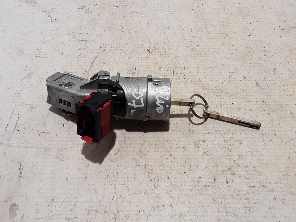 Used RENAULT Clio Ignition switch 8200214168