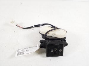 TOYOTA Avensis Verso M2 (2001–2009) Trunk lid lock 69350-44050 - 3