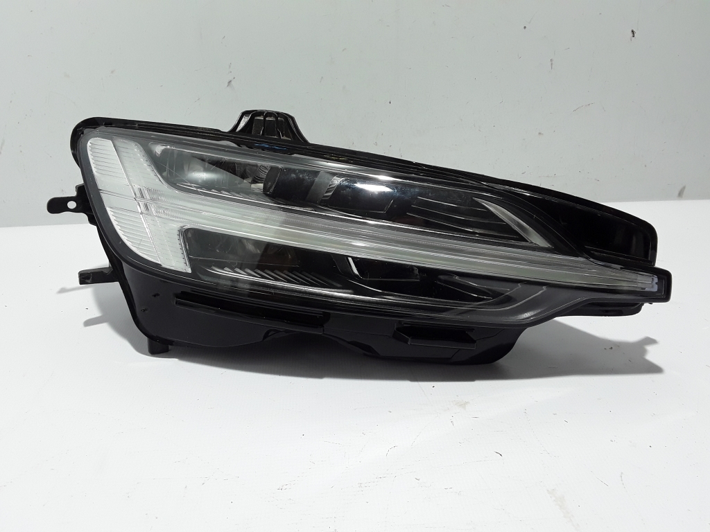VOLVO V60 (2018–2026) Scheinwerfer vorne 32273038 VOLVO V60 (2018–2026) Scheinwerfer vorne 32273038