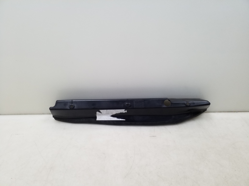 Mercedes Benz E-Class W212 (2009–2015) Esiporitiiva muu osa A2128890125 Mercedes Benz E-Class W212 (2009–2015) Esiporitiiva muu osa A2128890125