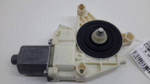 Mercedes Benz B-Class 246 (2011–2017) Front door window regulator motor A2469065200 - 2