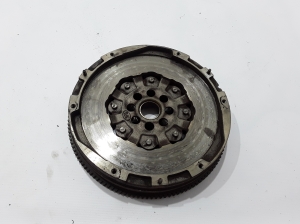  Clutch flywheel 