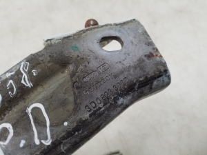  Engine cover hinge 