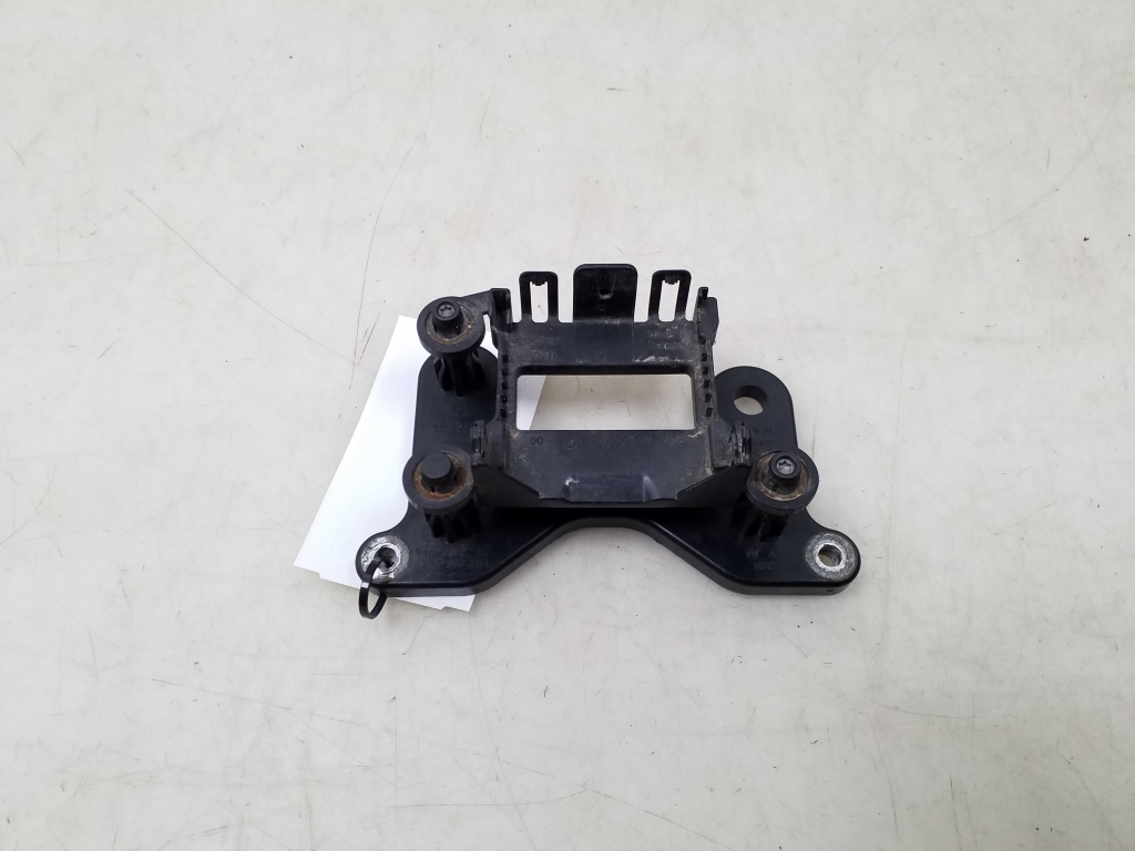 Used Volkswagen Caddy Distronik holder 2K5907704
