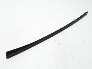   Windscreen strut outer 