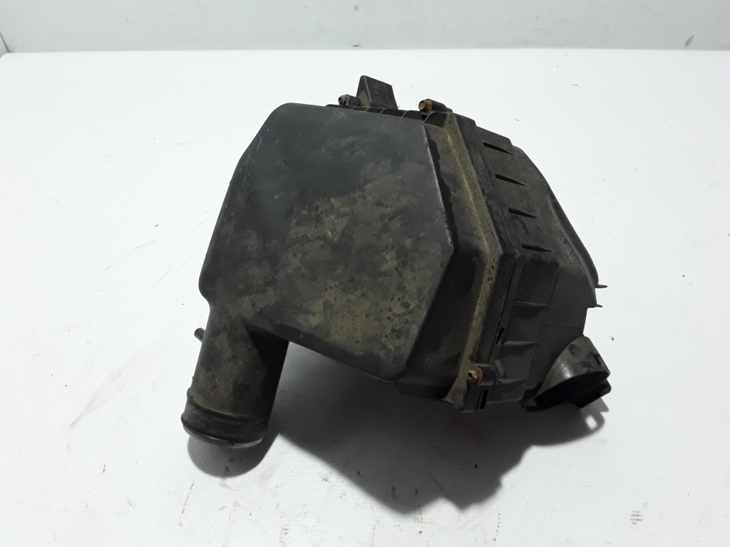 Used VOLVO XC70 Air filter housing 6893945