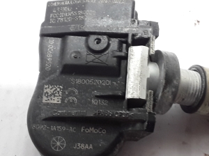 VOLVO XC70 (2007–2016) Tire pressure sensor S1800520201 - 3