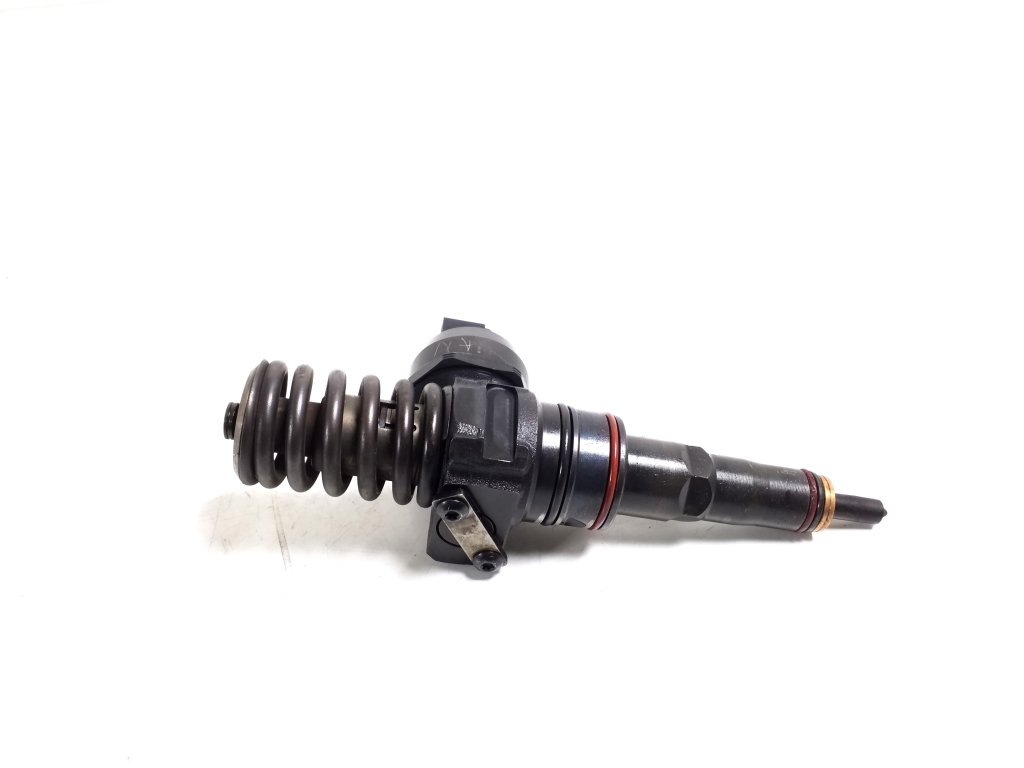 Used Volkswagen Passat Fuel injector 038130073