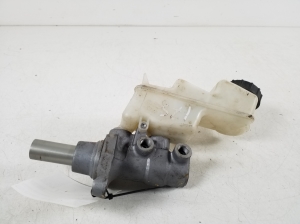  Master cylinder 