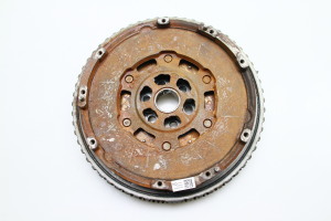  Clutch flywheel 