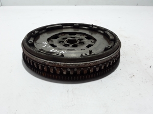  Clutch flywheel 