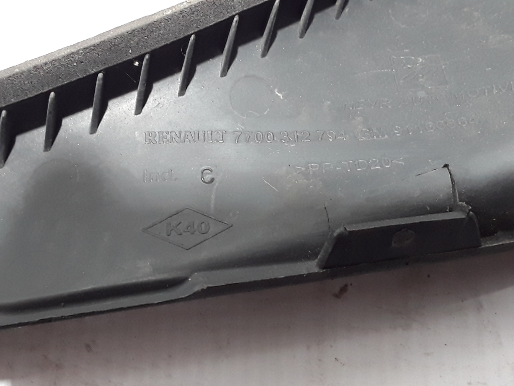 RENAULT Trafic 2 generation (2001-2015) Front  Wiper Cowl Trim 22452245