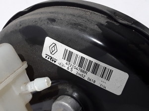 RENAULT Clio IV (2012–2019) Brake booster 472104788R - 2