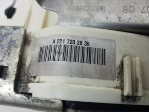 Mercedes Benz S-Class 221 (2005–2013) Esiukse lukk A2217202835 - 4
