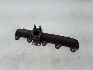  Exhaust manifold 