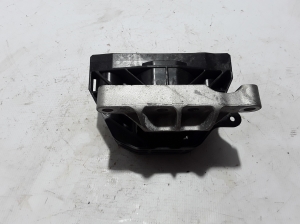  Engine holder 