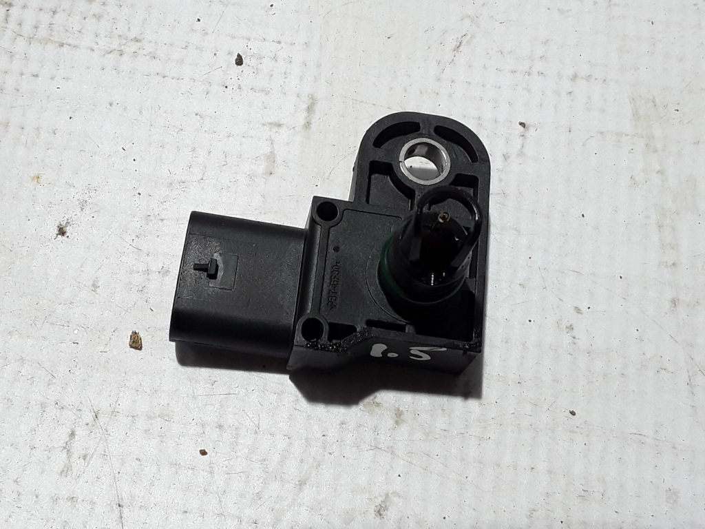 Used Peugeot 2008 Air pressure sensor 9814003580