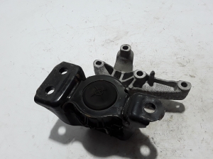  Engine holder 