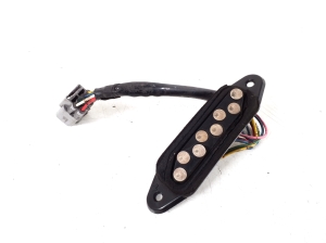   Contacteur de porte sur la carrosserie  -  