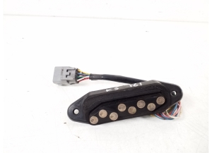   Contacteur de porte sur la carrosserie  -  